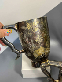 Крупная кружка из латуни с серебрением. Индия. Именная надпись и монограмма. Картинка 2